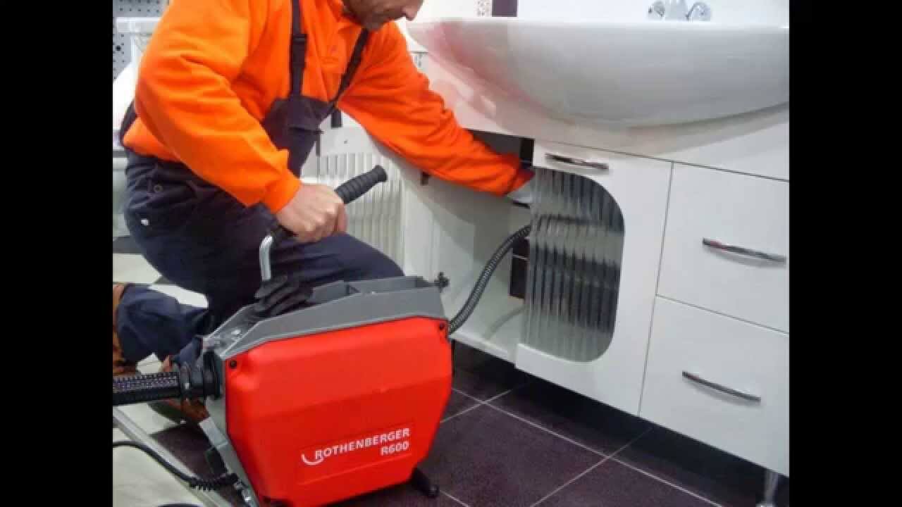 unternehmen-die-toiletten-mit-dem-geraet-befreien