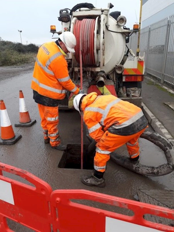 vakuum-lkw-schachtschleppen