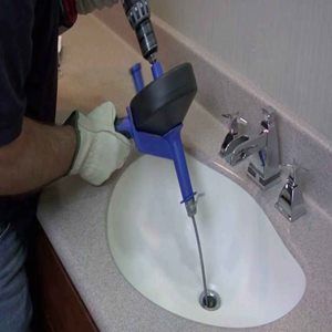 verstopfte-abflussoeffnung-kamera-abflussoeffnung-von-waschbecken-kueche-und-bad