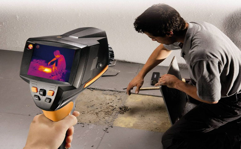 wie-kann-man-ein-wasserleck-erkennen-ohne-zu-brechen